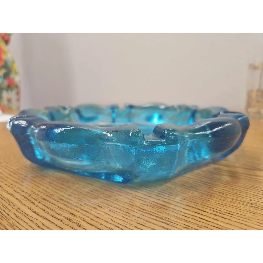 Heavy Indiana Tiara Glass Large Turquoise Blue‎ Magnolia Flower 9.5" Ashtray - Picture 4 of 4